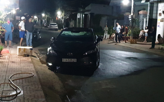 Vụ xe ôtô phát nổ, bốc cháy: Nạn nhân tự mang xăng đốt, tự tử trong xe ảnh 1