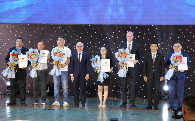 Bình Dương cần đổi mô hình sang công nghiệp-đô thị-dịch vụ thông minh ảnh 5