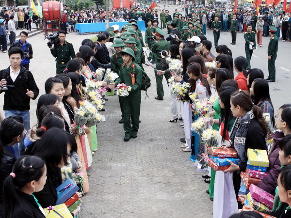 Gần 5.000 thanh niên Quân khu 4 lên đường nhập ngũ ảnh 1