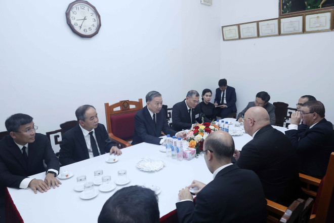 Chủ tịch nước Tô Lâm tiếp Bộ trưởng Bộ Cựu chiến binh và Người có công Algeria Laid Rebiga. (Ảnh: Nhan Sáng/TTXVN) TTXVN_2507ChutichnuocAlgeria2.jpg