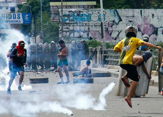 Colombia và Venezuela tạm đóng cửa biên giới chung vì xô xát ảnh 1