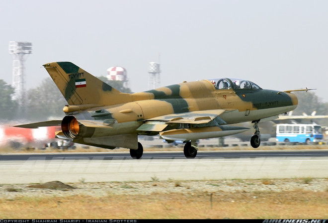 Rơi máy bay chiến đấu Iran, 2 phi công kịp thời thoát nạn ảnh 1