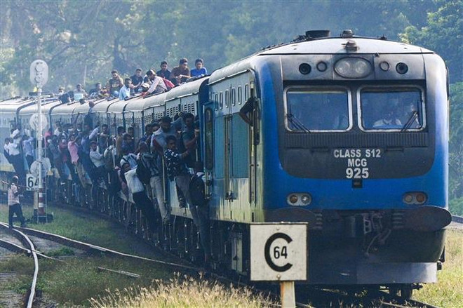 Sri Lanka: Hàng nghìn người đình công phản đối tăng thuế và giá điện ảnh 1