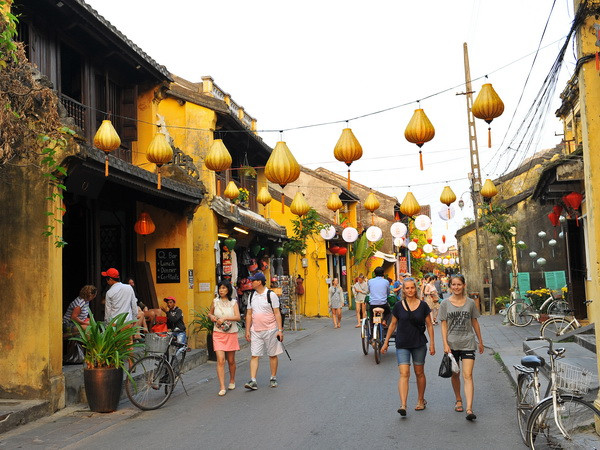 Hội An đón chào vị khách thứ 10 triệu tới tham quan phố cổ ảnh 1