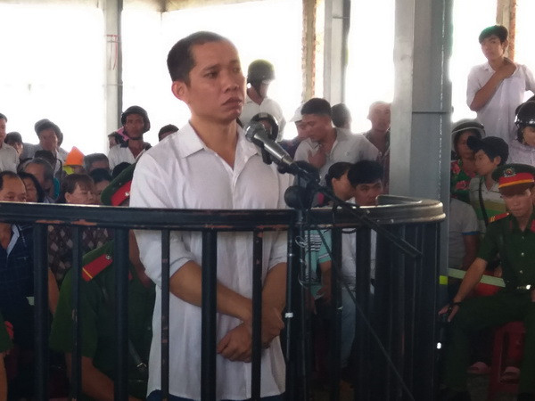 Cướp ngân hàng để trả nợ tiền cá độ bóng đá, lĩnh 20 năm tù giam ảnh 1