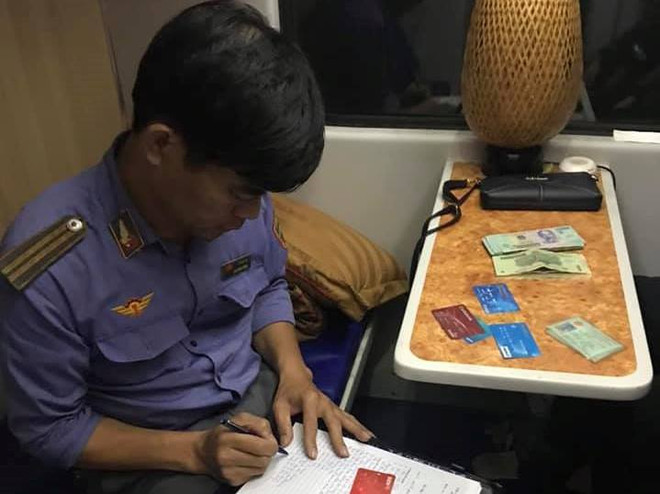 Nhân viên đường sắt trả lại hàng chục triệu đồng cho khách ảnh 1