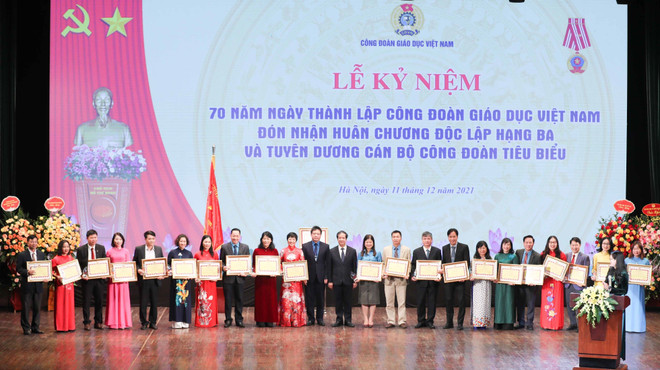 Công đoàn Giáo dục Việt Nam đón nhận Huân chương Độc lập hạng Ba ảnh 2