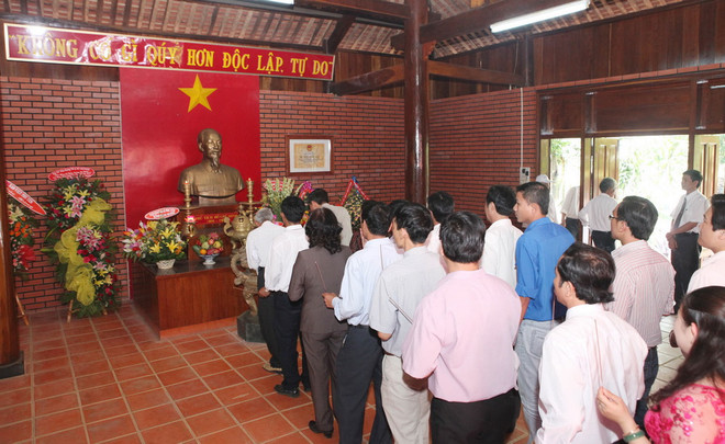 [Photo] Các địa phương kỷ niệm Ngày sinh Chủ tịch Hồ Chí Minh ảnh 1