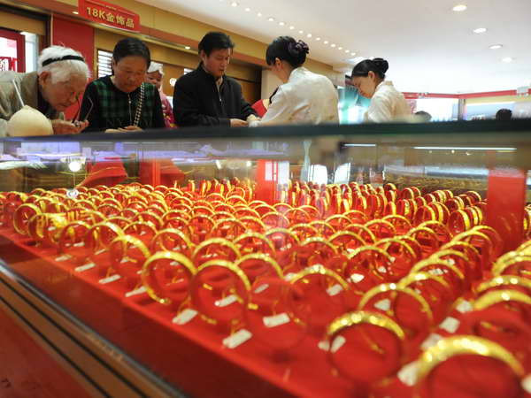 Giá vàng giảm sâu sau khi quỹ SPDR Gold Trust xả hàng ảnh 1