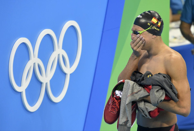 Kình ngư Tây Ban Nha rơi lệ vì mắc lỗi ngớ ngẩn khi thi đấu ảnh 1