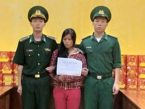 Bắt giữ hai đối tượng vận chuyển trái phép hơn 200 hộp pháo ảnh 1