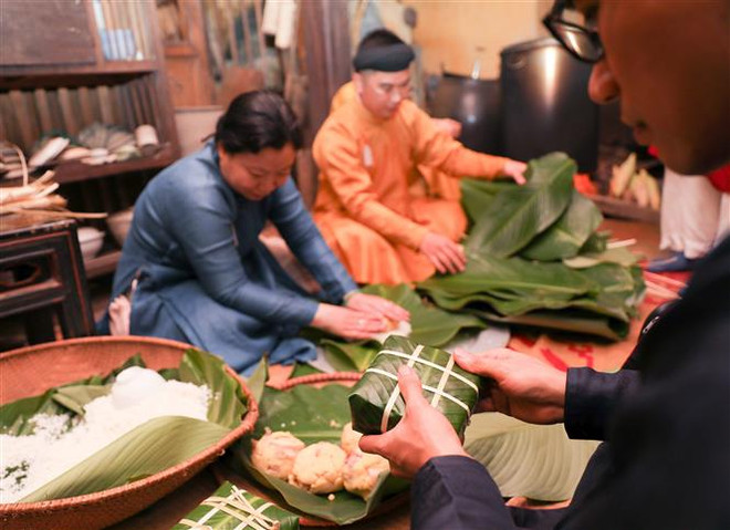 Đại sứ Chile ấn tượng với nét đẹp văn hóa Tết cổ truyền Việt Nam ảnh 1