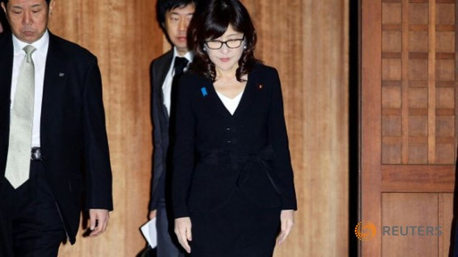Bộ trưởng Quốc phòng Nhật Bản Tomomi Inada thăm đền Yasukuni (Nguồn: Reuters) Hàn Quốc lên án Bộ trưởng Quốc phòng Nhật Bản thăm đền Yasukuni ảnh 1