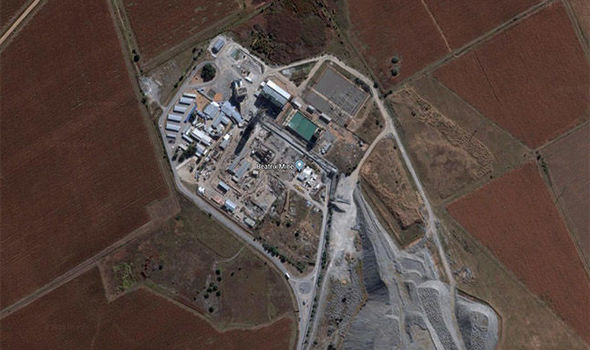 Nam Phi: 950 thợ mỏ mắc kẹt trong lòng đất tại mỏ vàng Beatrix ảnh 1