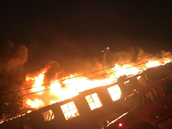 Mỹ: Cháy lớn thiêu rụi hàng chục căn hộ tại thành phố Houston ảnh 1