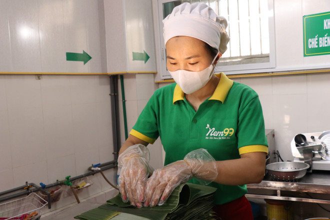 [Photo] Các công đoạn làm món nem thính - đặc sản Bắc Ninh ảnh 6