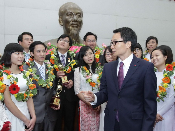 Phó Thủ tướng Vũ Đức Đam gặp gỡ các tài năng trẻ nhận Quả Cầu Vàng ảnh 1