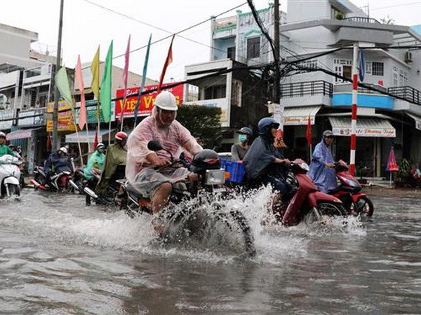 Cả nước có mưa dông, nguy cơ sạt lở đất tiếp tục xảy ra ở Bắc Bộ ảnh 1