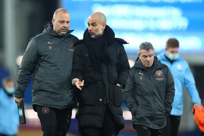 HLV Pep Guardiola cùng nhiều cầu thủ Man City mắc COVID-19 ảnh 1