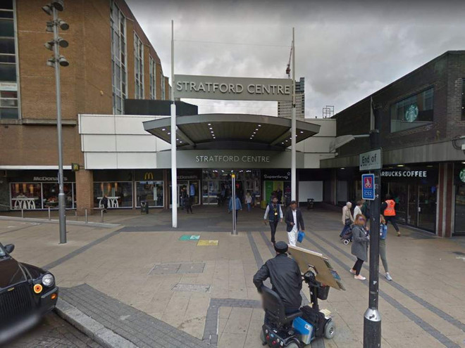  Tình huống khẩn cấp tại trung tâm mua sắm nổi tiếng ở Anh ảnh 1