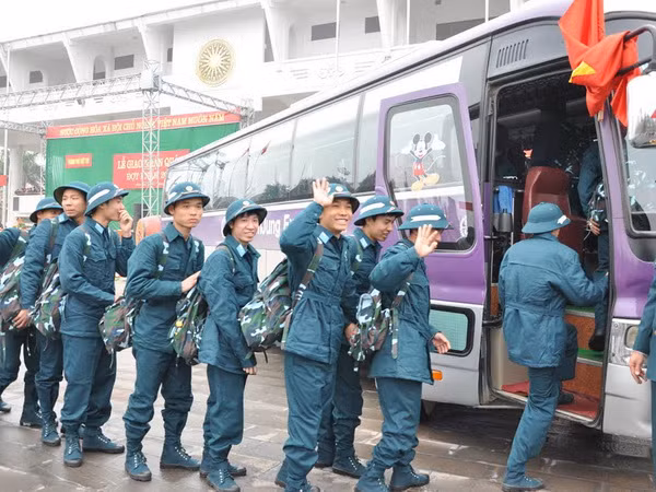 8.400 thanh niên Quân khu 7 lên đường nhập ngũ đợt 2 ảnh 1