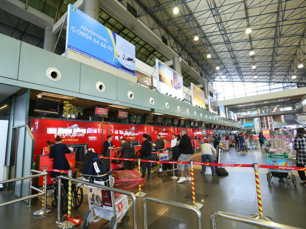 Cấm bay 6 tháng đối với hành khách dùng giấy tờ giả để đi máy bay ảnh 1