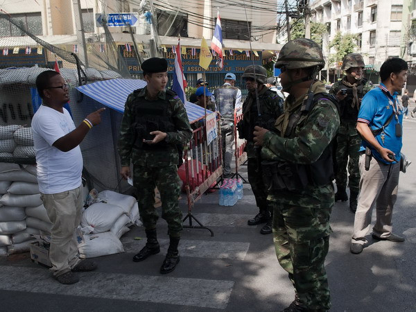 Quân đội Thái Lan nỗ lực giải quyết khủng hoảng ảnh 1