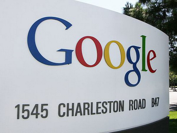Biểu tượng của Google tại trụ sở ở thung lũng Silicon, phía nam San Francisco. (Nguồn: AFP/TTXVN) Google dự chi 30 tỷ USD mua các công ty nước ngoài ảnh 1