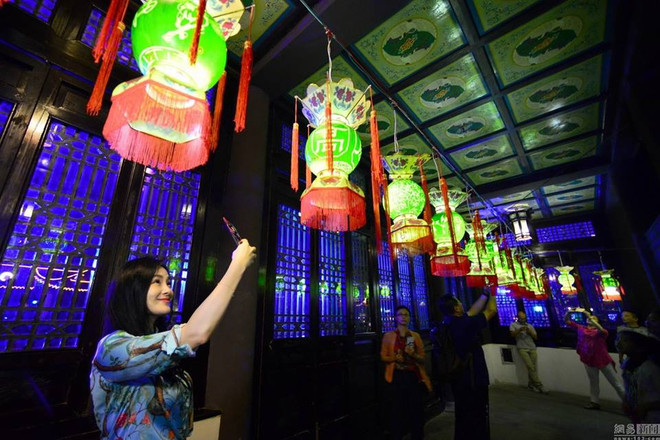 Sửng sốt với những chiếc lồng đèn tuyệt đẹp làm từ dưa hấu ảnh 4