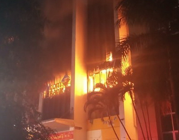 Cháy lớn tại Tòa nhà Dầu khí, một người tử vong và 8 người ngạt khí ảnh 1