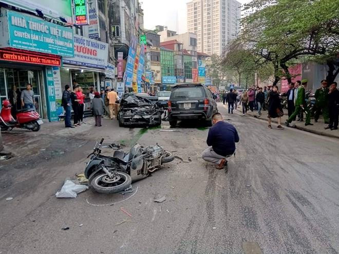 Hiện trường một vụ tai nạn giao thông. (Ảnh: Sơn Bách/Vietnam+) Cả nước có 16 người chết vì tai nạn giao thông ngày đầu nghỉ lễ ảnh 1