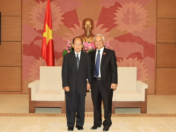 Phó Chủ tịch Quốc hội tiếp Đoàn Ủy ban Hòa bình và Đoàn kết Lào ảnh 1