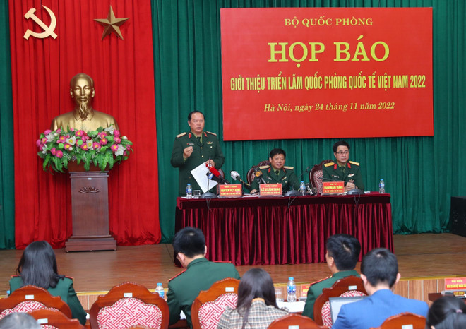 Toàn cảnh buổi họp báo. (Ảnh: Trọng Đức/TTXVN) Triển lãm Quốc phòng quốc tế Việt Nam diễn ra từ ngày 8/12 ảnh 1