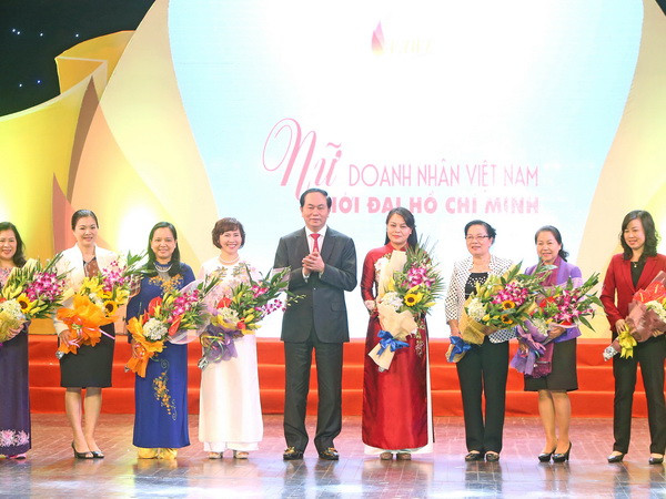 Chủ tịch nước dự giao lưu Nữ doanh nhân thời đại Hồ Chí Minh ảnh 1