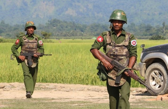 Lực lượng quân đội Myanmar. (Nguồn: AFP) Myanmar: Giao tranh tiếp diễn, nhiều tuyến đường bị phong tỏa ảnh 1