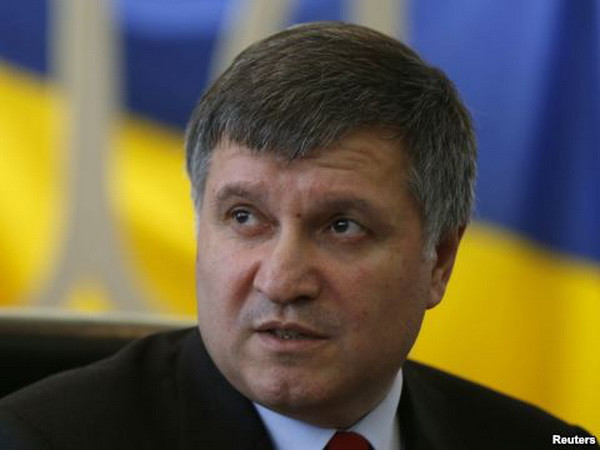 Người biểu tình đòi Bộ trưởng Nội vụ Ukraine từ chức ảnh 1