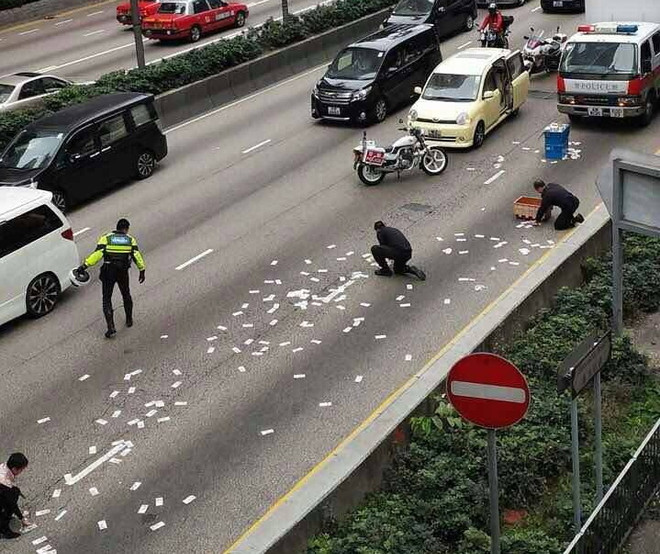 Gần 2 triệu USD rơi ra đường rồi "bốc hơi" chỉ trong vài phút ảnh 1