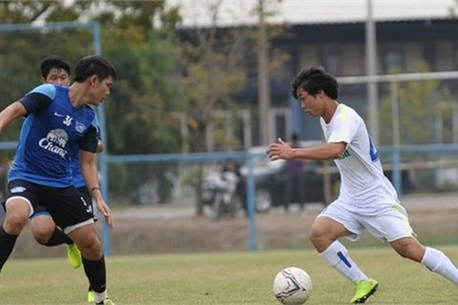 Cận cảnh Công Phượng solo ghi bàn tuyệt đẹp trên đất Thái Lan ảnh 1