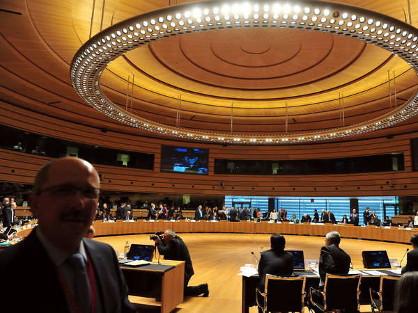 Các chính trị gia Đức phê phán EU, NATO về vấn đề Ukraine ảnh 1