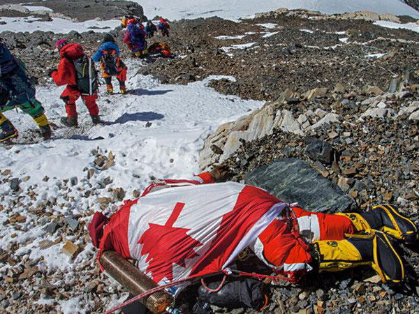 Lở tuyết trên đỉnh Everest khiến 13 người thiệt mạng ảnh 1