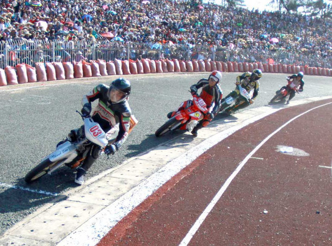 Trình diễn môtô thể thao tại Tuần Văn hóa-Thể thao Việt Nam ảnh 1