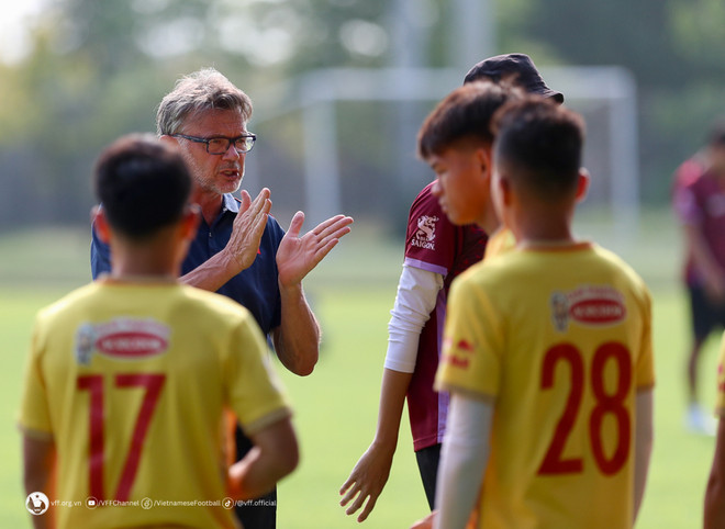 Thầy trò HLV Philippe Troussier đặt mục tiêu giành huy chương Vàng SEA Games 32. (Nguồn: VFF) Lịch thi đấu của đội Tuyển U22 Việt Nam tại SEA Games 32 ảnh 2