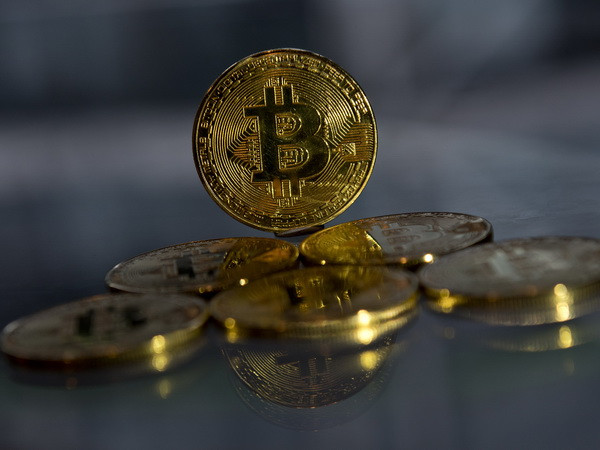 Đồng bitcoin tăng chạm “đỉnh” có lúc lên mức 19.000 USD ảnh 1