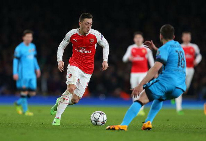 HLV Wenger tuyên bố Arsenal sẽ chơi tấn công trước Barcelona ảnh 2