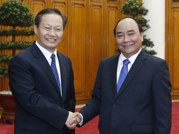Thủ tướng tiếp Bí thư Đảng ủy Khu tự trị dân tộc Choang Quảng Tây ảnh 1