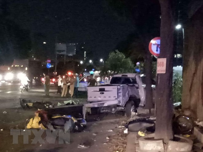 Xử nghiêm chủ xe ‘độ, chế’ đèn chiếu sáng cường độ lớn, sai quy định ảnh 1