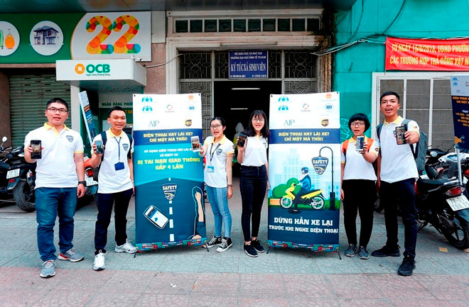 Dùng điện thoại khi lái xe, nguy cơ tai nạn giao thông cao gấp 4 lần ảnh 1