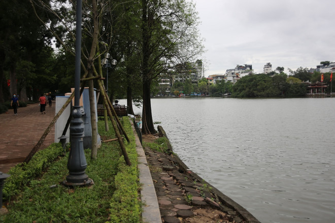 Bờ kè hồ Hoàn Kiếm được cải tạo thế nào sau 2 đêm thi công? ảnh 7