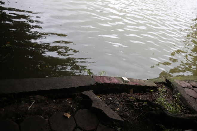 Bờ kè hồ Hoàn Kiếm được cải tạo thế nào sau 2 đêm thi công? ảnh 5