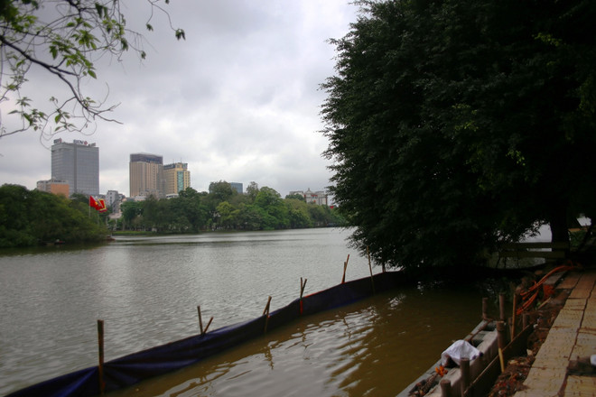 Bờ kè hồ Hoàn Kiếm được cải tạo thế nào sau 2 đêm thi công? ảnh 4